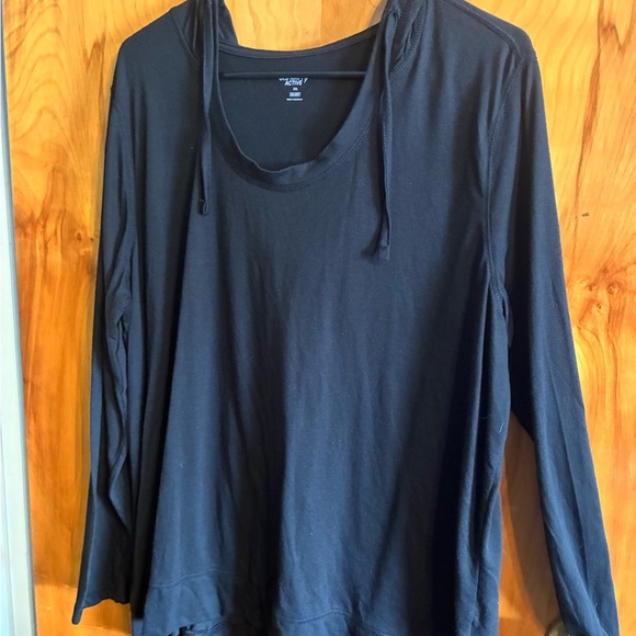 Assorted Bundle Athletic Tops - 7 Total - Picture 9 of 9